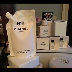 CHANEL FACTORY 5 body lotion.